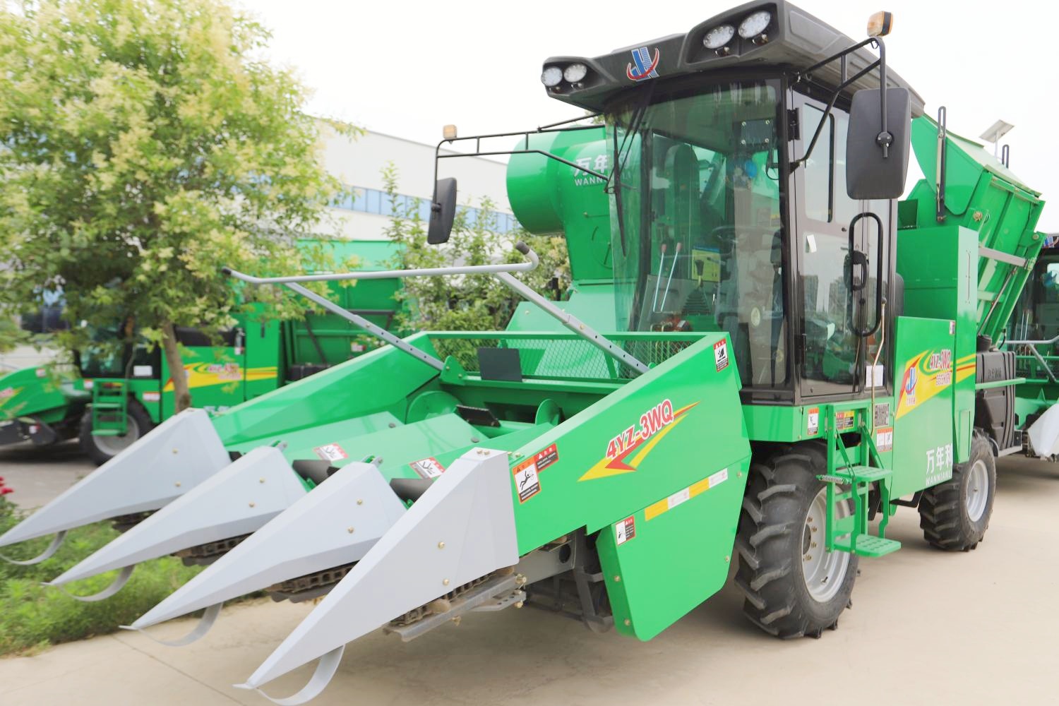 4YZ-3WQ Corn harvester with 150 HP 3Rows